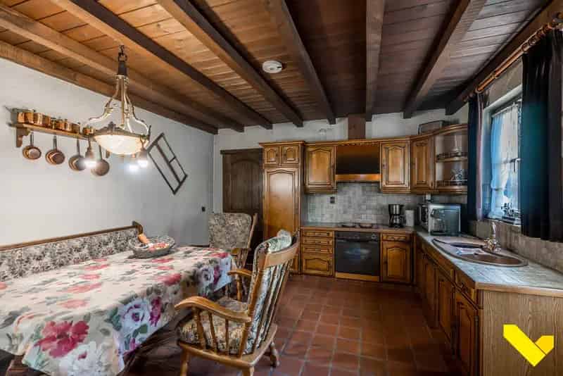 Charmante Gelijkvloerse Woning Met Prachtige Poolhouse.