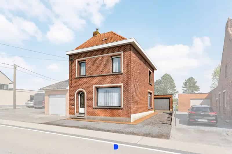 Te renoveren woning met potentieel!