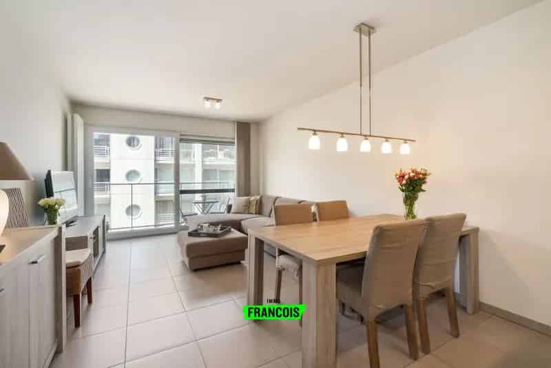 Prachtig instapklaar appartement, gelegen op een toplocatie in de geliefde Gouden Driehoek van Mariakerke (Oostende)!