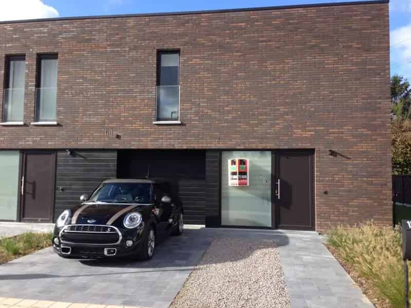 Modern afgewerkte en instapklare woning