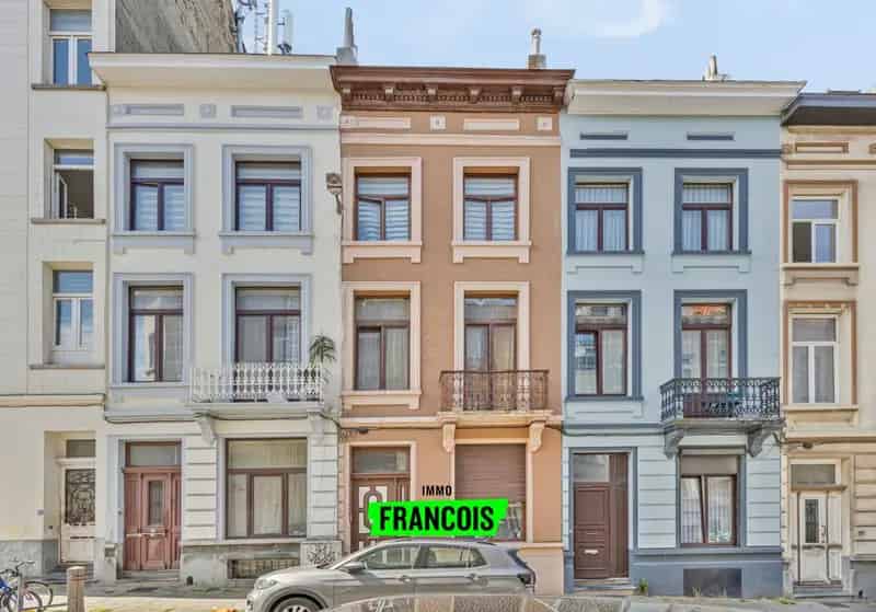 Stadswoning met 3 slaapkamers en koer te Schaarbeek