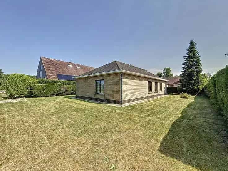 Te renoveren bungalow nabij jachthaven