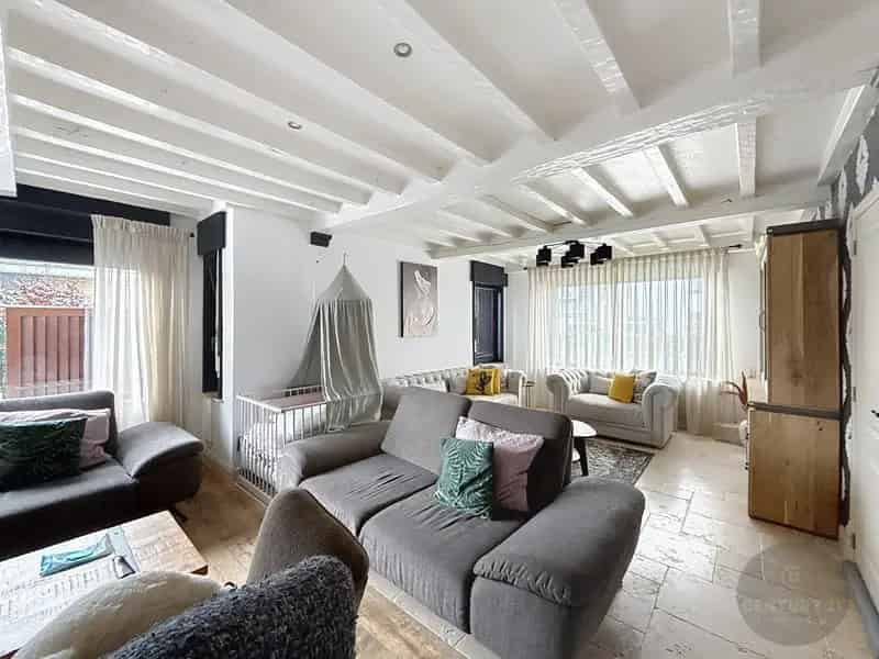 RUIME WONING met LOODS en WERKPLAATS