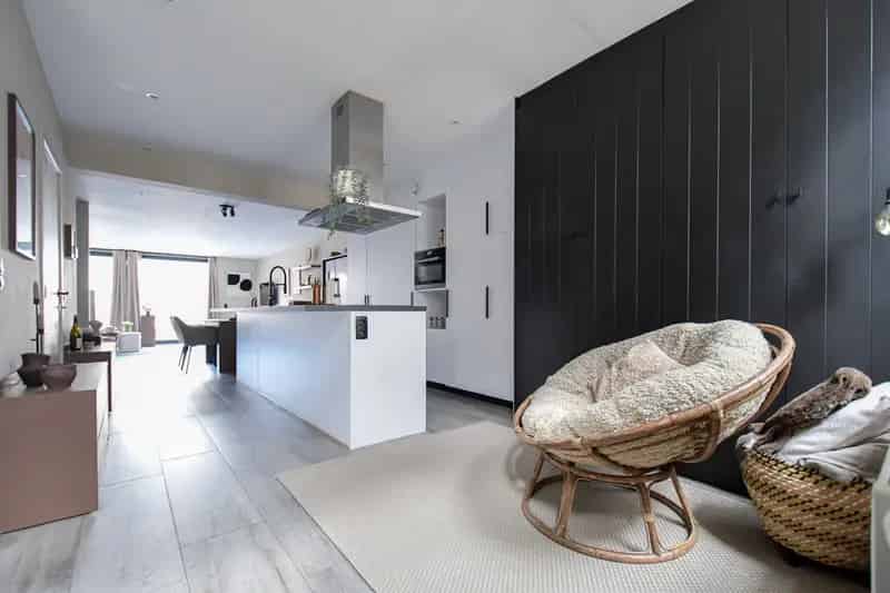 Volledig gerenoveerde woning met uitweg en tuin