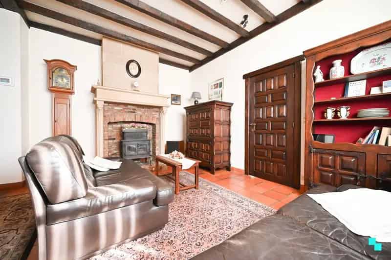 Neoclassicistisch getinte burgerwoning in hartje Izegem