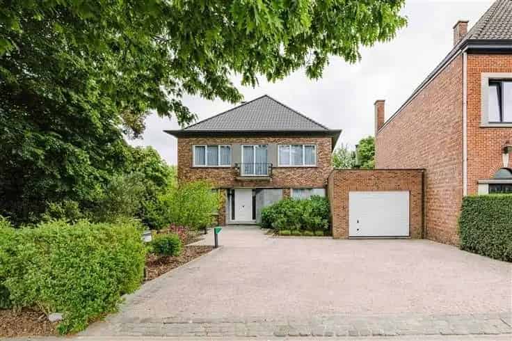 Statige woning te koop met 6 slaapkamers en zwembad