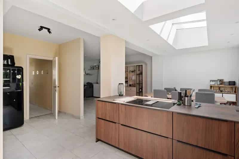 Gezellige woning met 3 slaapkamers, veranda en tuin te koop in top buurt te Ekeren!