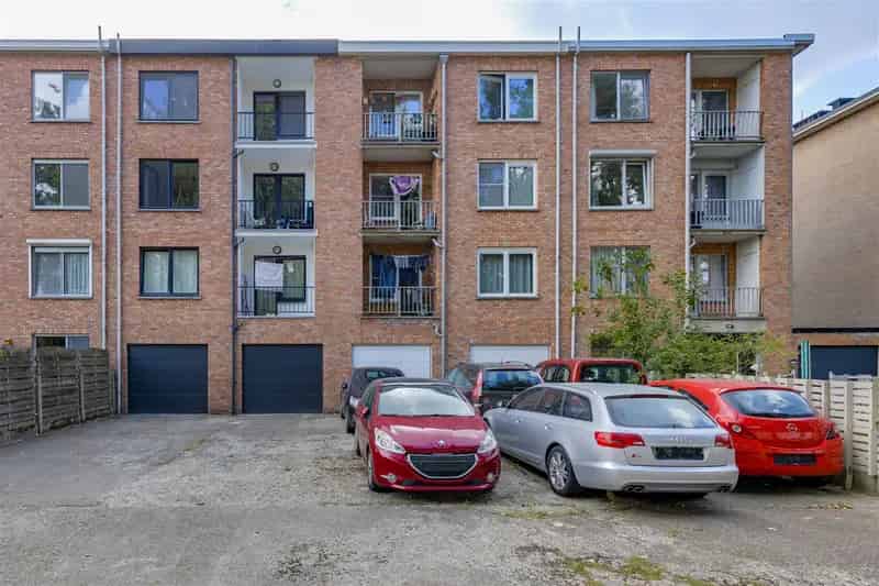 Ruime garage met 3 plaatsen te koop in Mortsel