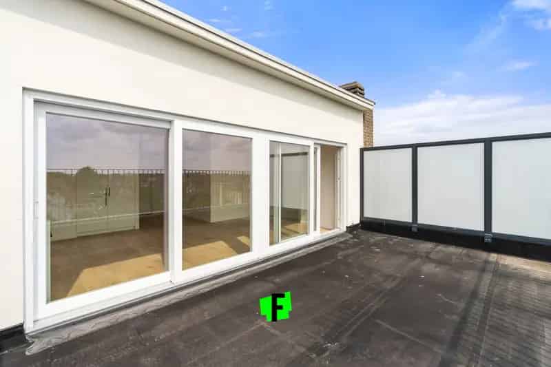 Volledig gerenoveerd penthouse met fenomenaal terras en uitzicht over Oostende
