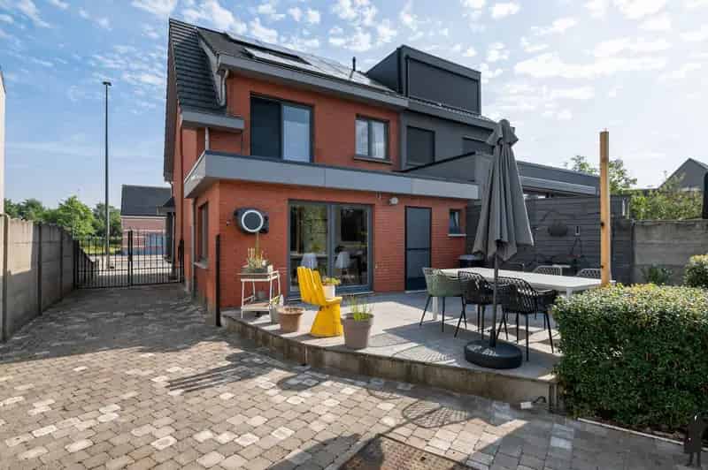 Gerenoveerde HOB met leuke tuin en zicht op weiland.