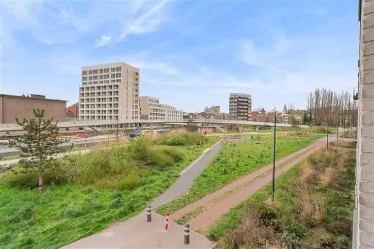 Lichtrijk 3-slaapkamerappartement met waterzicht te koop