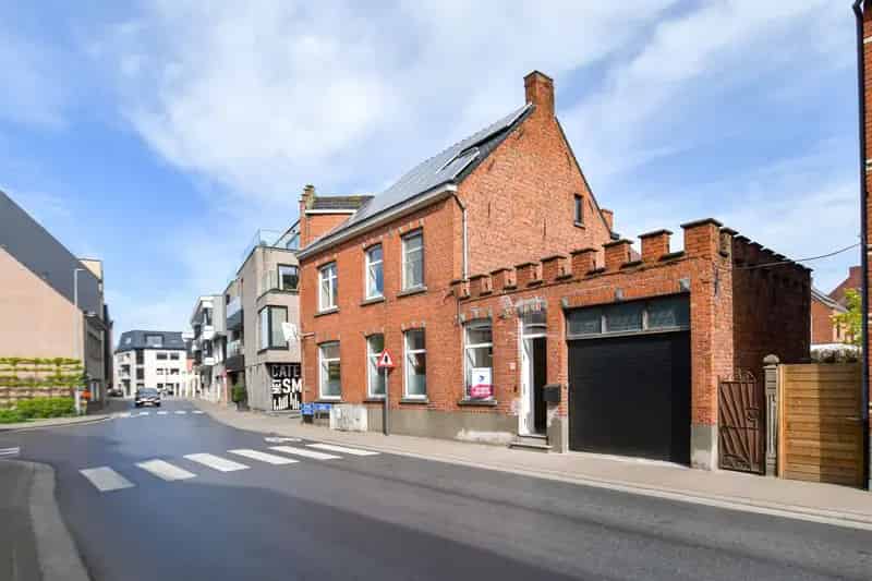 RUIME GERENOVEERDE WONING met TUIN & GARAGE ( LABEL B )