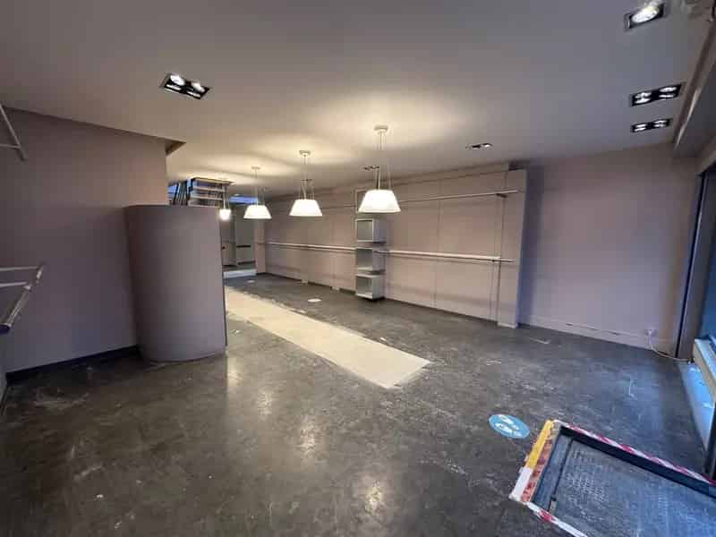 Handelsgelijkvloers 110m² in het hart van Mechelen.