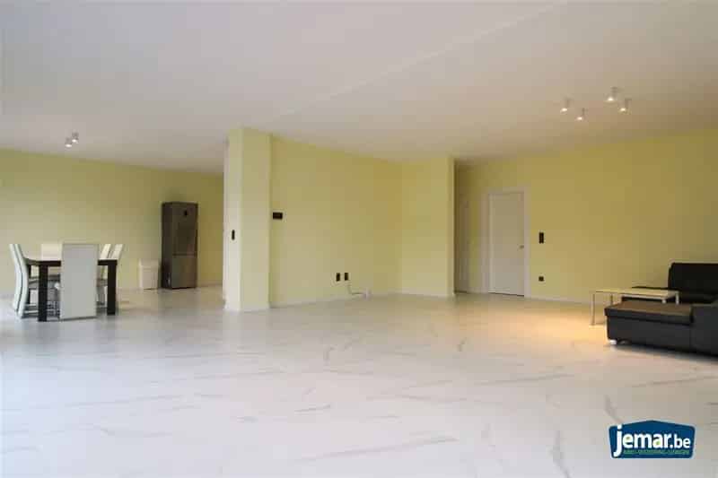 Nieuwbouwwoning met 5 slaapkamers, 2 badkamers op perceel van 8a41ca te Maasmechelen!