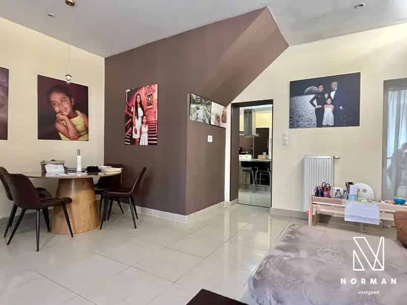 Halfopen woning te koop met handelsruimte in Harelbeke!