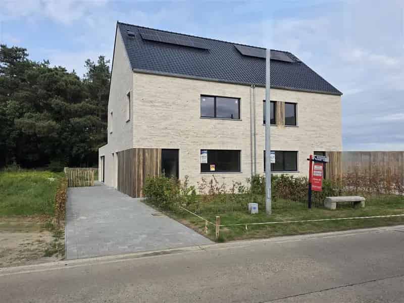 Duurzame Halfopen Woning met Boszicht