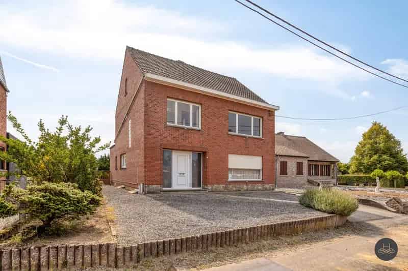 Te vernieuwen woning vlak bij station Wezemaal