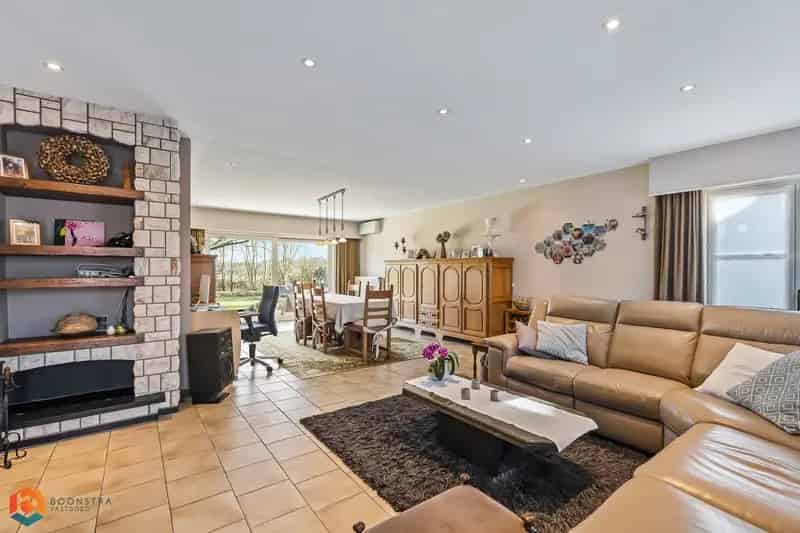 Instapklare woning met 5 slpkrs te OLV-Waver op 1983 m²