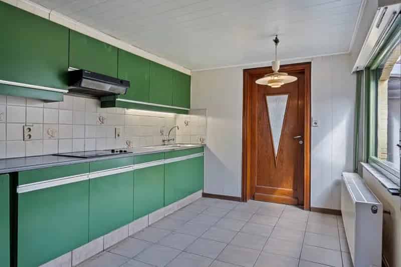 Te renoveren gezinswoning met 3 slaapkamers, garage en ruime tuin in het rustige Wijgmaal - EPC 1170 kWh/m² - bewoonbare opp. 165 m²