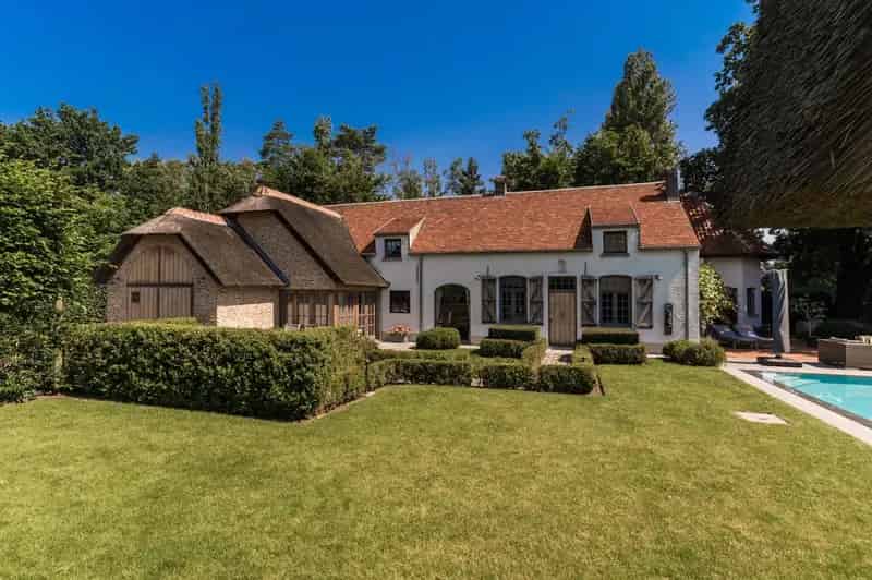 Authentieke hoeve met 4 slpks, poolhouse en zwembad