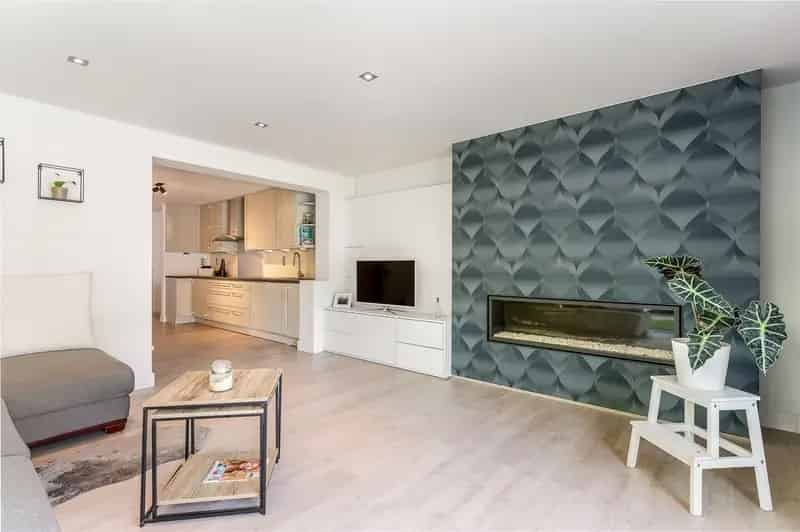 ZEER GOED GELEGEN, RUIME WONING  MET PRAKTIJKRUIMTE EN MOGELIJKHEID TOT 4 SLAAPKAMERS TE ZONHOVEN