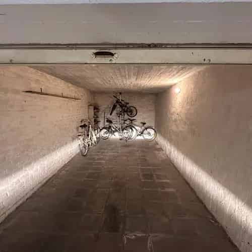 Ruime Garagebox Troonstraat Strand Nabij