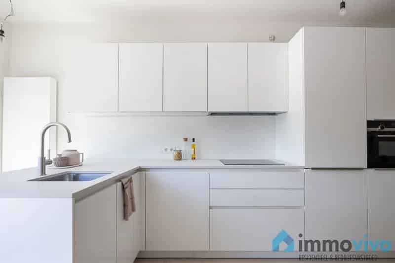 Volledig gerenoveerde woning met vier slaapkamers, twee badkamers en stadstuin
