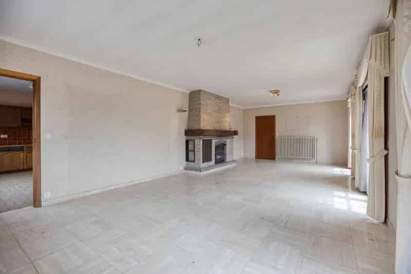 Vrijstaande te renoveren bungalow op 709 m² in De Panne