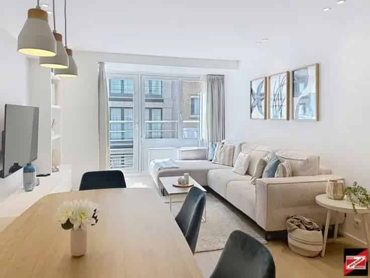 Appartement Te Koop Knokke: Gerenoveerd 2 Slaapkamers Nabij Strand