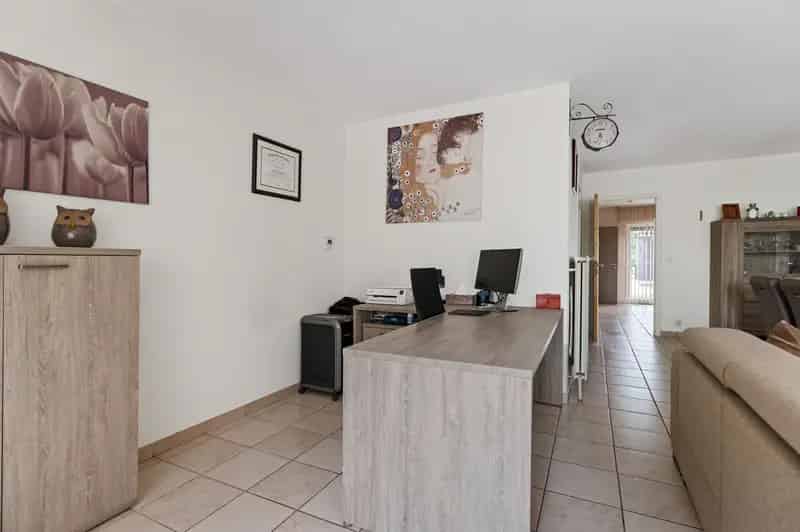 Energiezuinige, instapklare woning met garage en 4 slaapkamers in hartje Sinaai