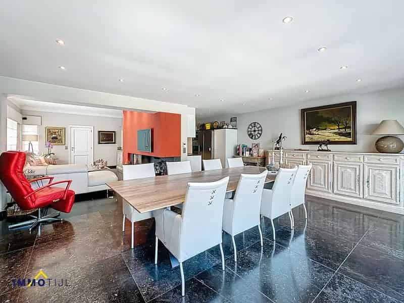 Ruime, luxueus afgewerkte woning met 4kamers te Denderleeuw!