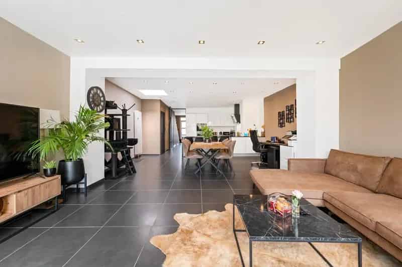 Instapklare, stijlvol gerenoveerde woning met tuin in hartje Broechem