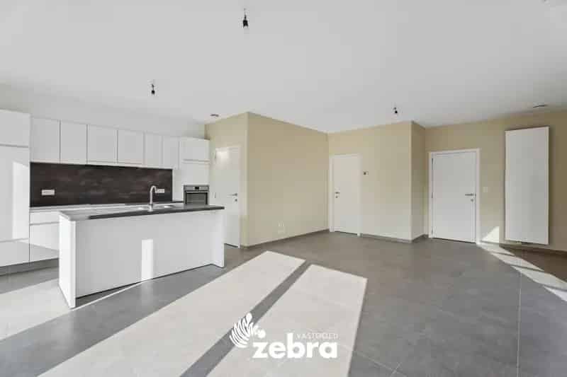 Recente HOB met 3 slaapkamers, gezellige tuin en oprit te Roeselare!