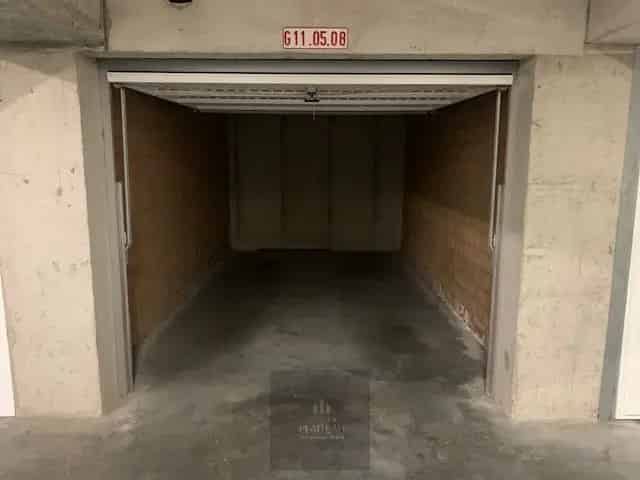 Gesloten garagebox te Nieuwpoort-Bad.