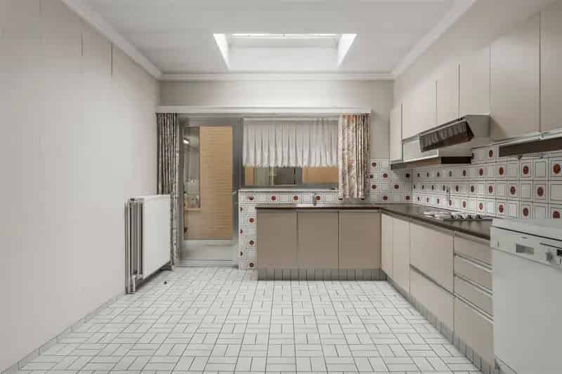 CENTRAAL GELEGEN, RUIM HANDELSPAND MET WOONST (415M²) TE BALEN