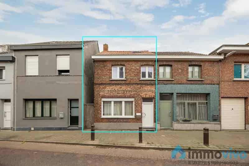 Te renoveren gezinswoning met tuin op het zuiden