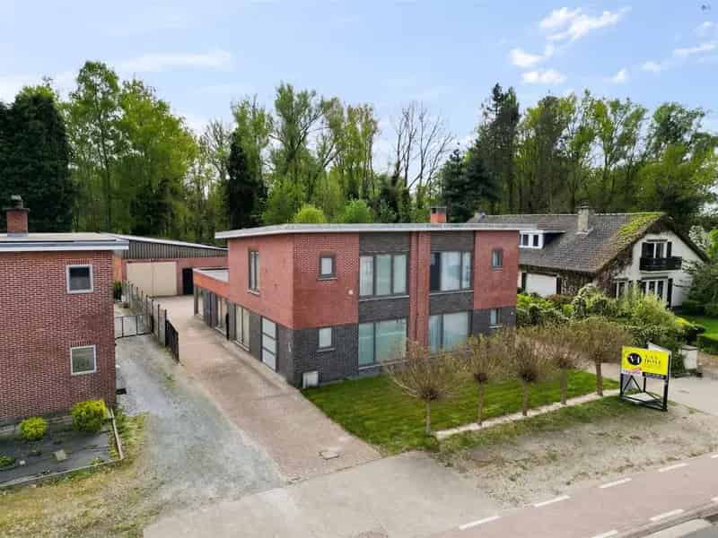 Half open bebouwing 4.882m²