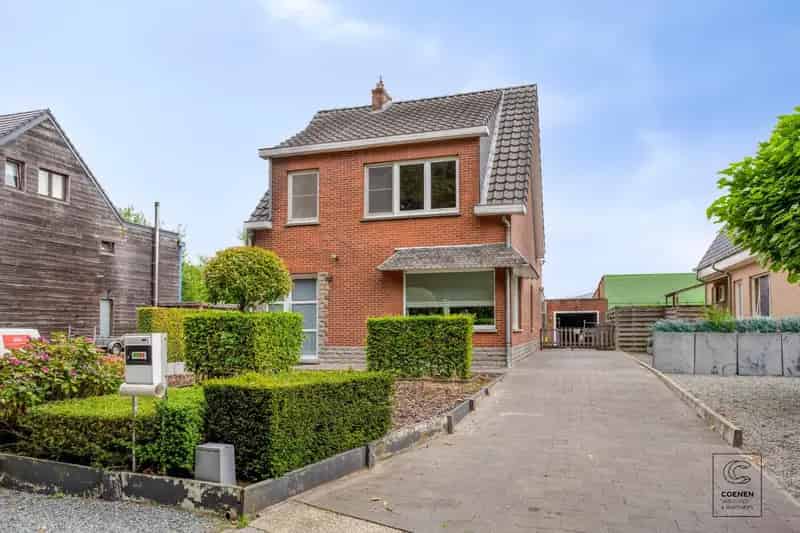 Instapklare woning met 2 slpk, ruime garage en zonnige tuin op TOPlocatie te Wommelgem!