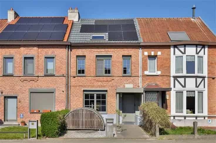 Gerenoveerde Rijwoning met Tuin te Koop