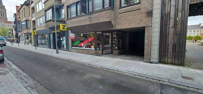 Open top instapklare winkelruimte te huur in Izegem centrum