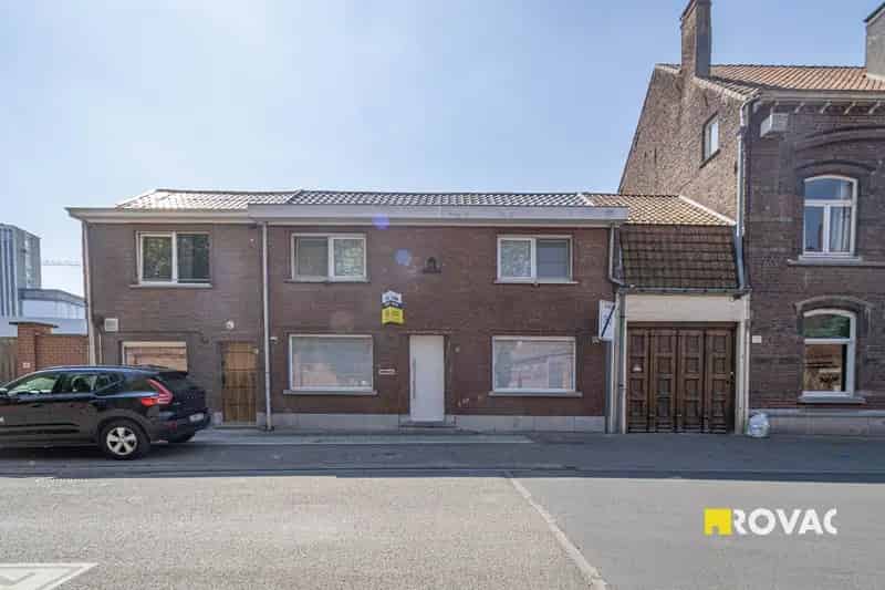 Ruime woning met 4 slaapkamers en dakterras in centrum Roeselare