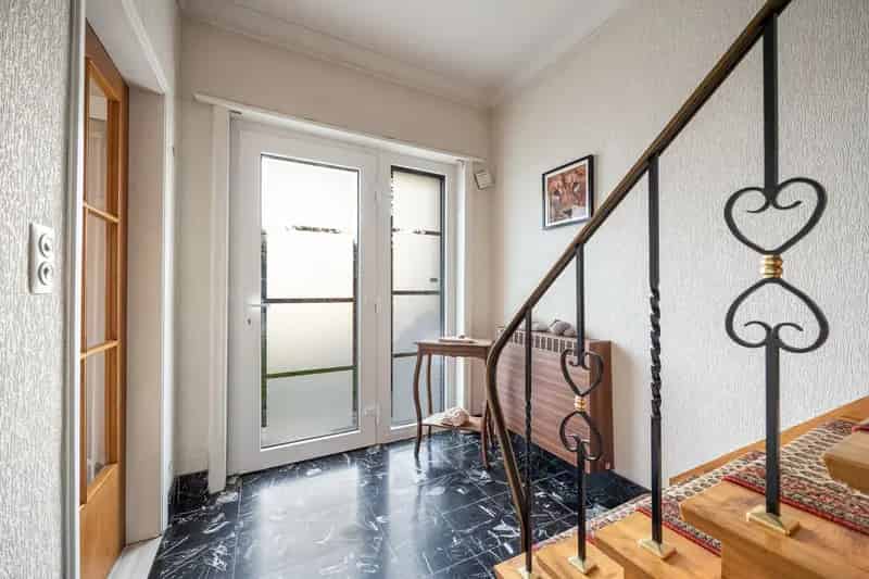 Ruime woning met tuin en garage te koop op 600m2