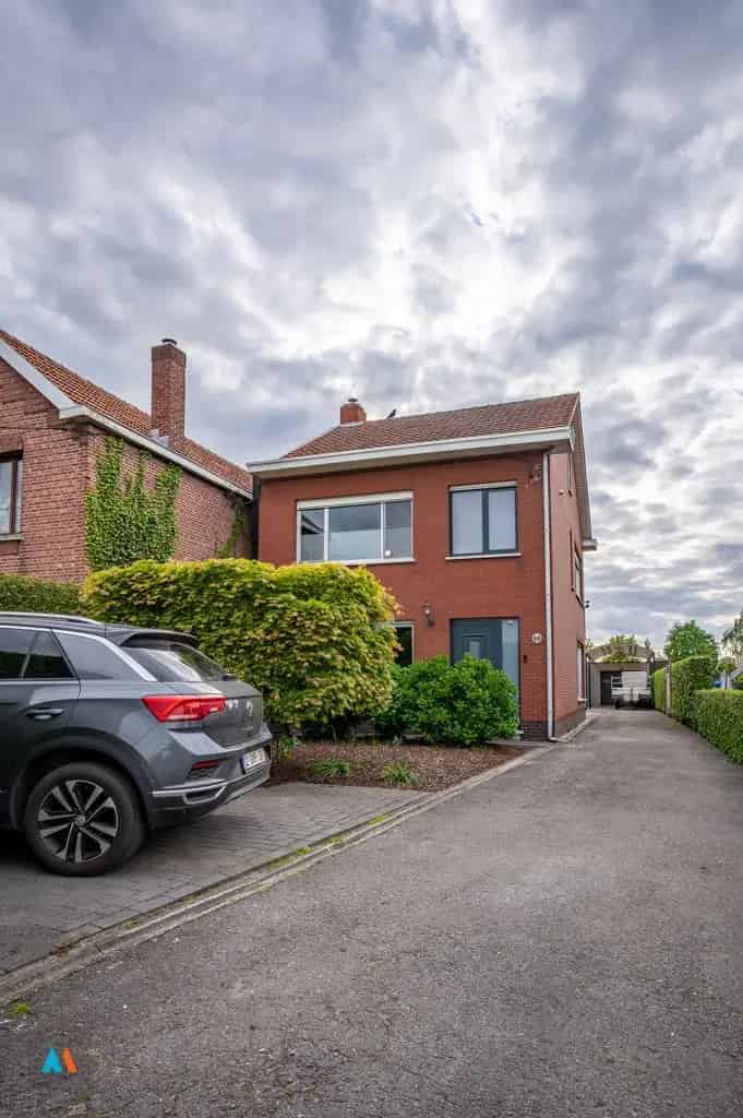 Gezinswoning met een vergund bijgebouw aan de rand van Wuustwezel