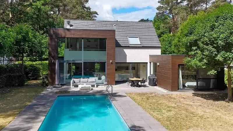 Moderne villa van 230m² op 14a08ca met openluchtzwembad