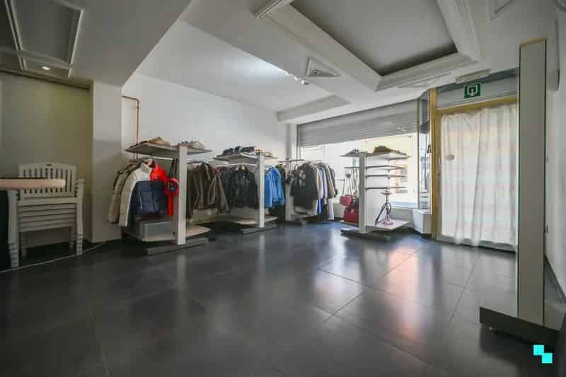 Huis te huur Izegem: 5 slaapkamers, winkelruimte, 209m²