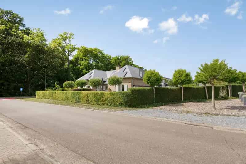 Huis te koop Munsterbilzen: Ruime woning met 3 slaapkamers en tuin