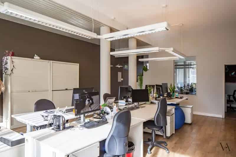 Erg ruime kantoor- of praktijkruimte met parkingbox nabij UZ Gasthuisberg