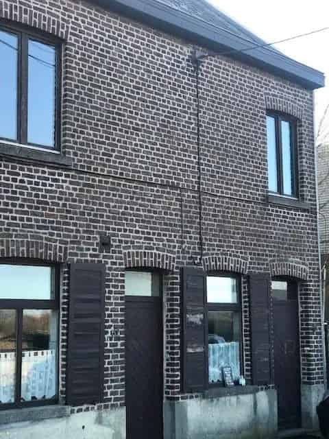Volledig te renoveren (2 woningen).