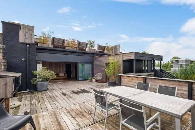 Charmant appartement met een terras van 120m2 en staanplaats