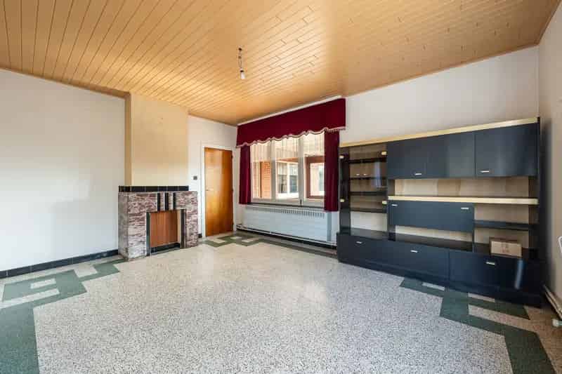 Te renoveren woning op een perceel van ca 1.435 m² in het centrum van Wortel.